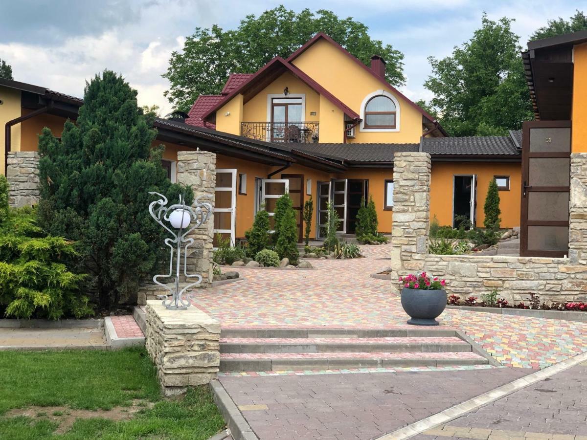 Міні-Готель "Еко" คาเมียเนตส์-โปดิลสกี ภายนอก รูปภาพ
